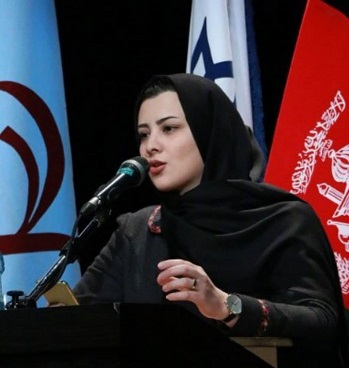 می توان از سنگ های پرتاب شده،کوهی ساخت و بالاتر ایستاد!