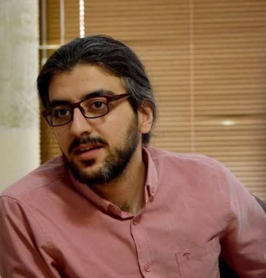 آثار ادبی پشتوانه مهمی برای زبان است.