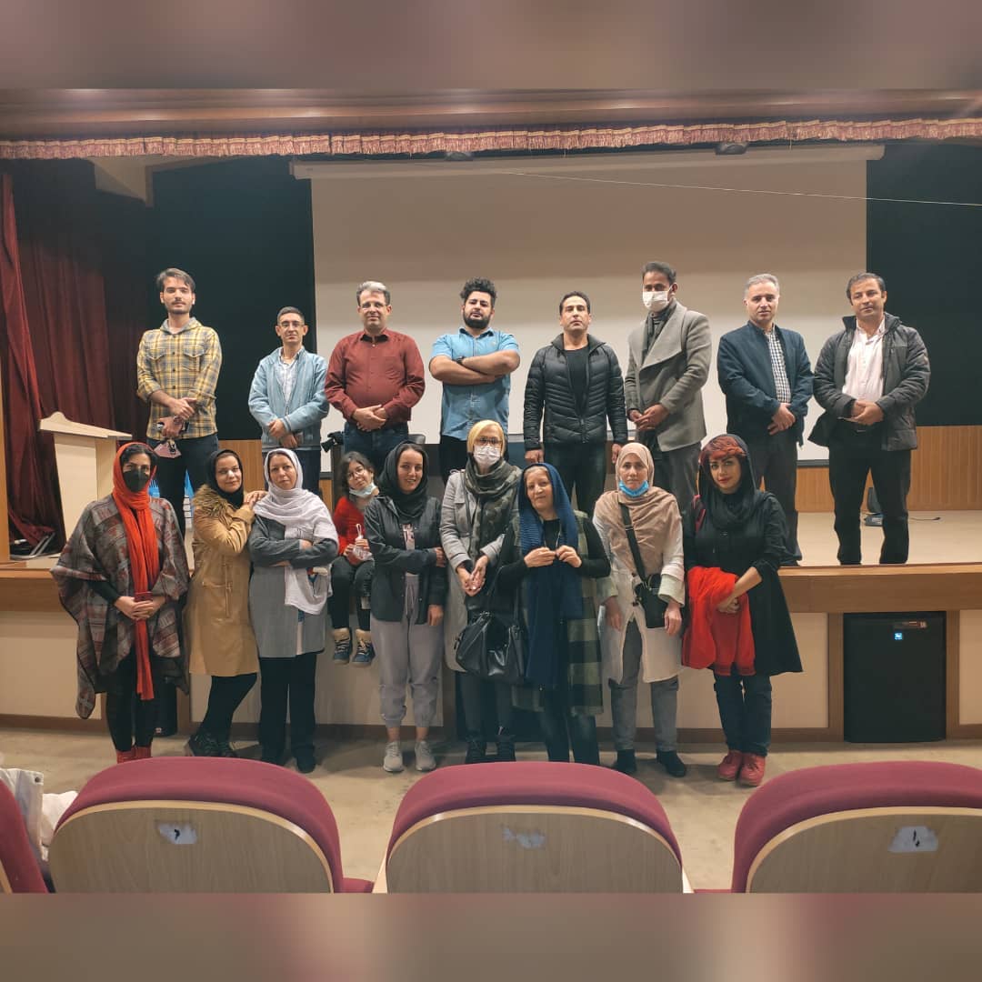  شعر باید جوری خلق شود که مخاطب را به تحلیل و تفسیر کلمات برانگیزد