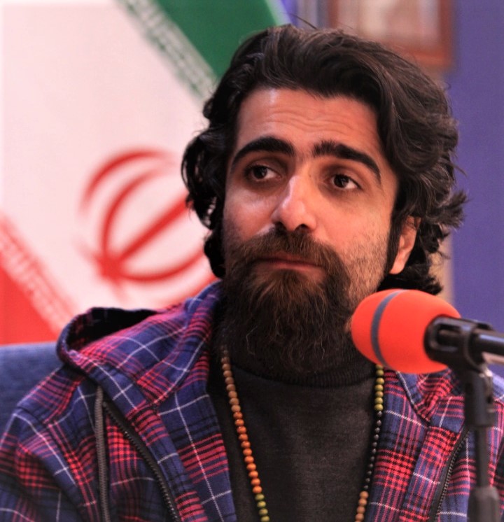 گفتگو با محسن اردشیر نویسنده، طراح و کارگردان تئاتر خانه سیاه است