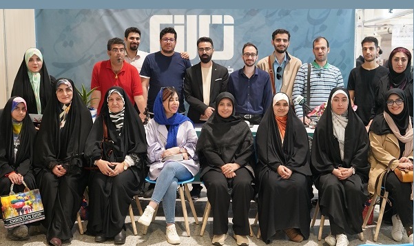 هفدهمین جلسه از گردهمایی نثرخوانی «طنز خوانه» برگزار شد